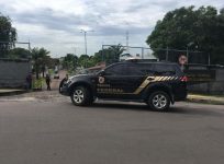 mulher-que-se-passava-por-policial-federal-e-presa-pela-pf-em-manaus