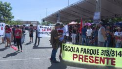 apos-assembleia-no-eixo-monumental,-professores-decidem-continuar-greve-no-df