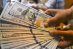 dolar-tem-queda-firme-e-volta-a-ficar-abaixo-dos-5-reais-com-foco-no-exterior