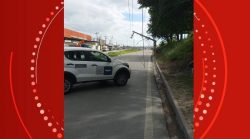 poste-partido-ao-meio-deixa-transito-lento-na-avenida-menino-marcelo,-em-maceio