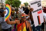 ‘socialismo,-sim,-homofobia,-nao’:-cubanos-celebram-sete-meses-de-casamento-entre-pessoas-do-mesmo-sexo