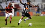 apos-ronaldinho-cobrar-divida,-justica-bloqueia-r$-427-mil-das-contas-de-clube-da-serie-a