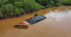 video-–-homem-desaparece-apos-balsa-virar-em-rio-entre-sc-e-rs