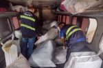 carga-de-100-fardos-de-confeccoes,-avaliada-em-r$-56-mil,-e-apreendida-na-br-010,-para