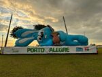 sansao-gigante-em-porto-alegre?-entenda-por-que-mascote-da-turma-da-monica-foi-instalado-na-orla-do-guaiba