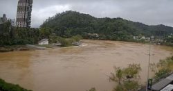 ao-vivo-–-veja-como-esta-o-rio-itajai-acu-em-blumenau