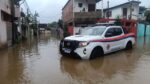 chuva-forte-atinge-litoral-norte-de-sp,-alaga-ruas-e-deixa-familias-desabrigadas