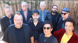 oingo-boingo-no-brasil:-donos-dos-hits-“stay”-e-“just-another-day”-anunciam-show-em-curitiba