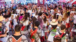 cerca-de-30-mil-folioes-curtiram-o-carnaval-no-mercado-publico-de-itajai