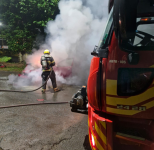 jovem-bate-carro-em-arvore-e-veiculo-pega-fogo,-em-lages