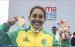 triatleta-luisa-baptista-da-primeiros-passos-apos-acidente;-ela-segue-internada-em-um-hospital-em-sp